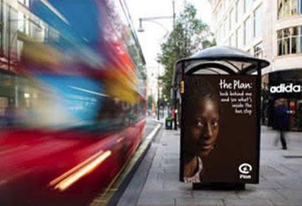 لوحات إعلانية بريطانية تكشف جنس الجمهور